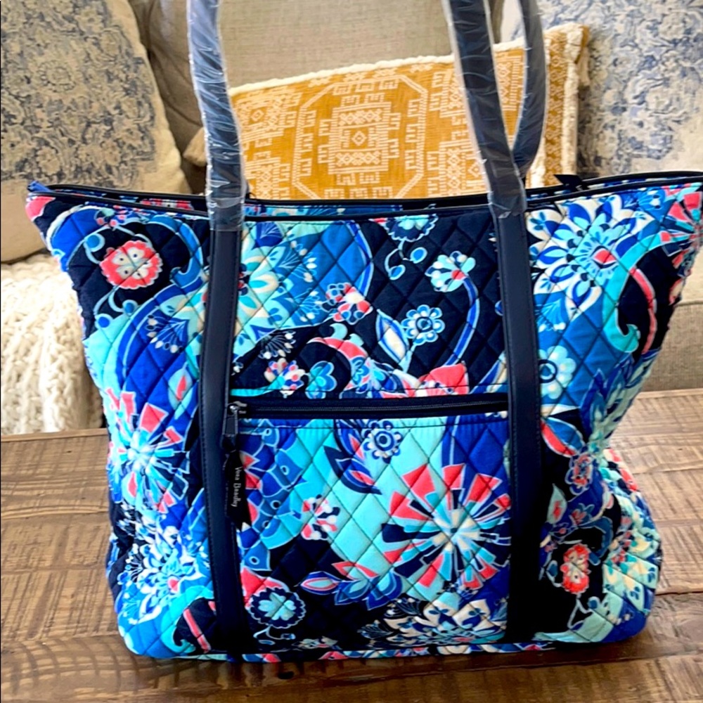 NWT large Vera Bradley tote